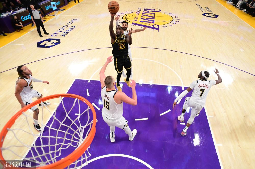 也反映出球 也反映出球